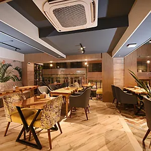 *** アパートホテル Daali & ネパール